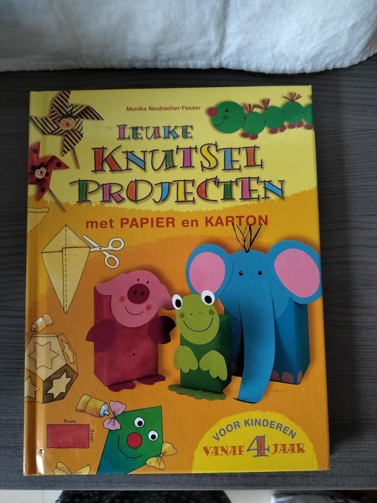 3 knutselboeken, Ophalen, Zo goed als nieuw
