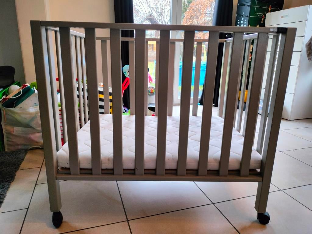 Parc bébé à roulettes + matelas + 2 coussins, Enlèvement, Roulettes