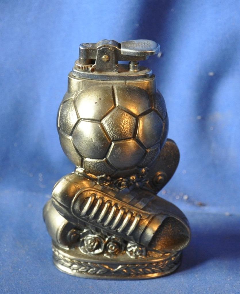 briquet de table en metal football, Enlèvement ou Envoi, Utilisé, Briquet