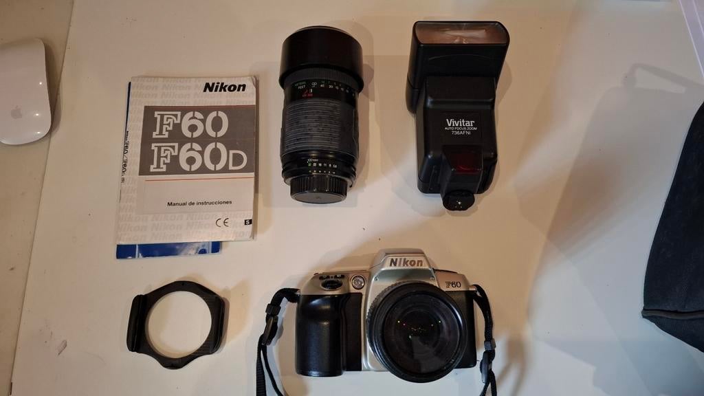 Appareil photo Nikon F60 en bon état avec 2 objectifs, Enlèvement