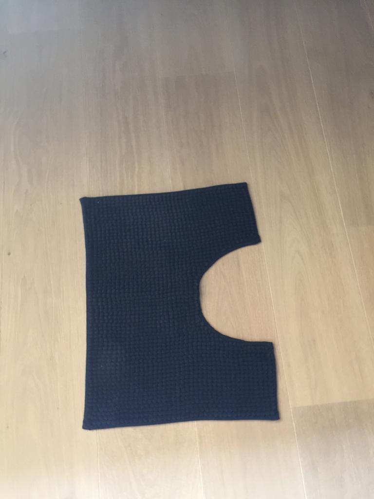 Zwart zacht tapijtje om voor de wc te leggen, Ophalen of Verzenden, Zo goed als nieuw, Zwart