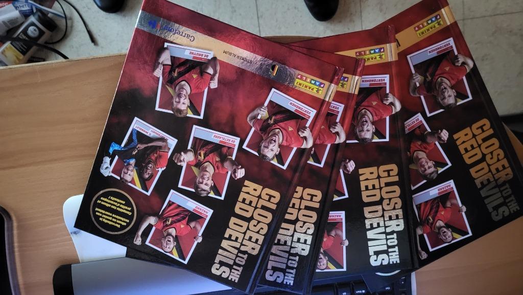 4 albums vides Closer to Red Devils, Collections, Envoi, Neuf