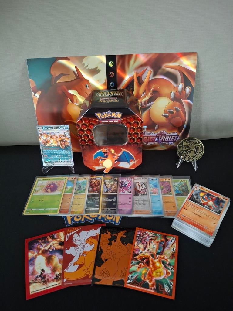 Toffe charizard set met verzamelmap en tin, Ophalen of Verzenden, Zo goed als nieuw
