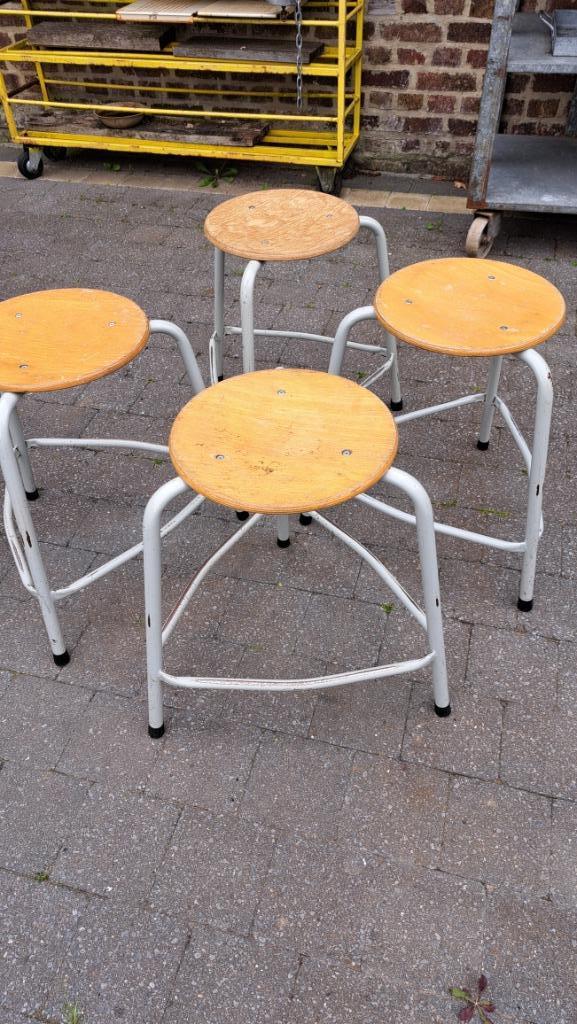 Tabouret vintage (lot de 4), Enlèvement
