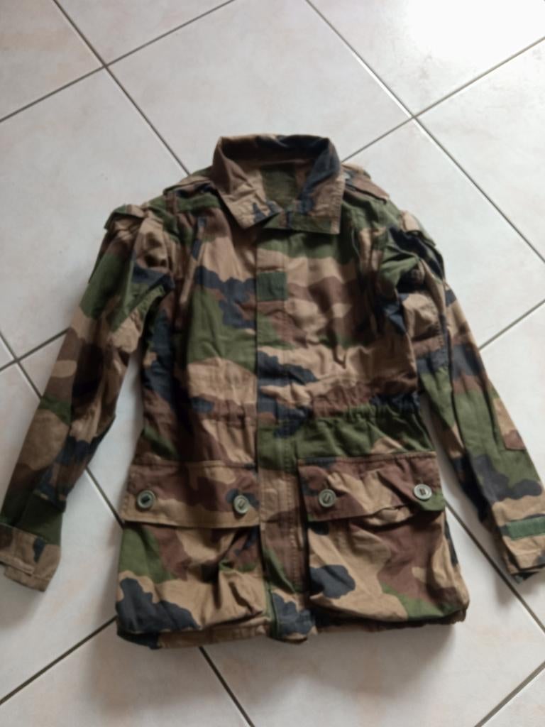 Militaria Armée Française Veste Treilles T4 M, Envoi, Armée de terre, Vêtements ou Chaussures