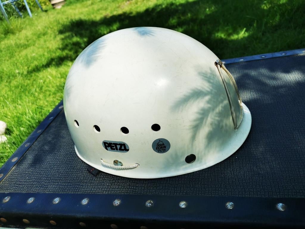 Casque vintage petzl Écrin, escalade, spéléo, ou..., Enlèvement ou Envoi, Utilisé, Vêtements