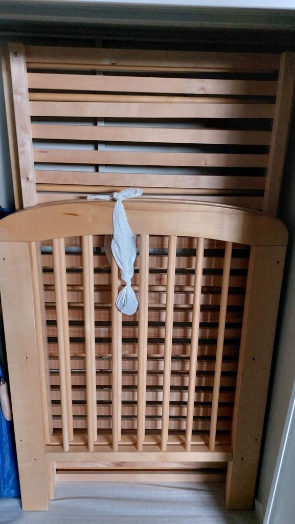 Magnifique lit bébé en bois de 66 cm de large et 90 cm de ha, Enlèvement, Comme neuf