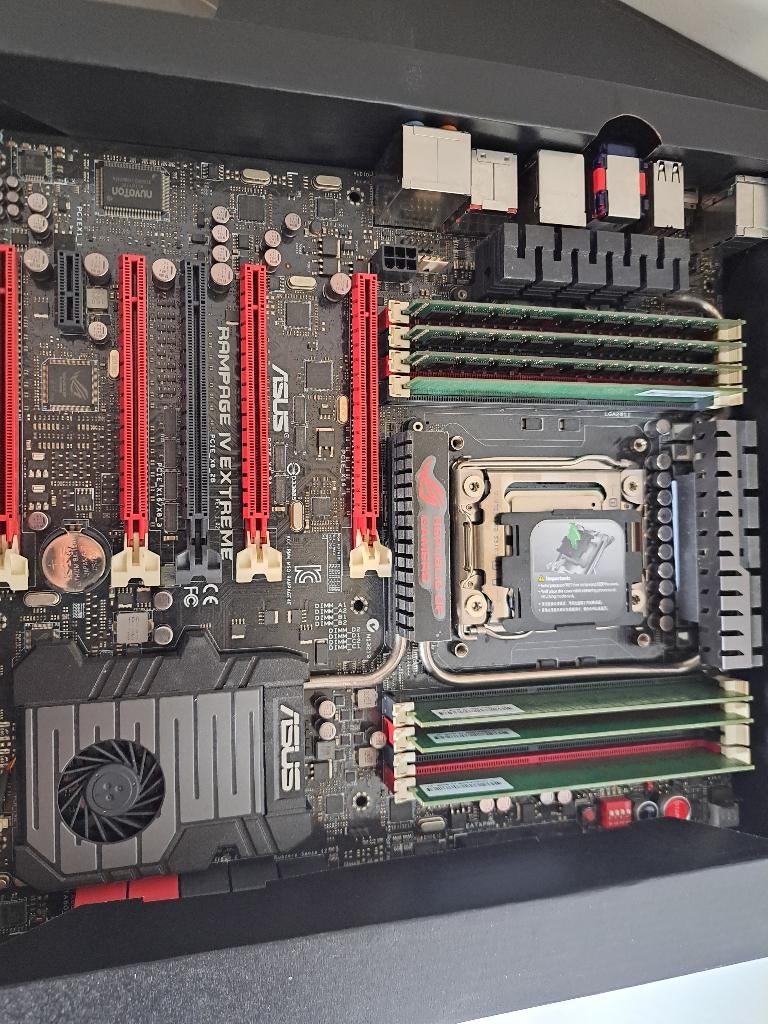 Carte mère asus. Rampage IV extrême avec processeur i7, Informatique & Logiciels, Neuf, Enlèvement, ATX, Intel