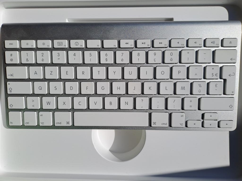 Apple A1314 draadloos toetsenbord, Computers en Software, Ophalen, Azerty, Zo goed als nieuw, Draadloos