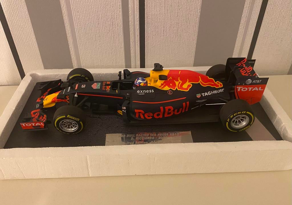 F1 Red bull RB12 D. Riccardo 1/18 (2016), Enlèvement, Comme neuf