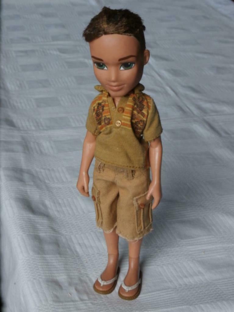 Bratz Doll boy(aangekleed), Verzamelen, Poppen, Ophalen of Verzenden, Gebruikt, Pop