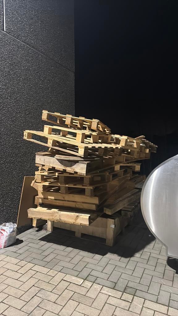 Gratis palletten voor brand hout, Enlèvement