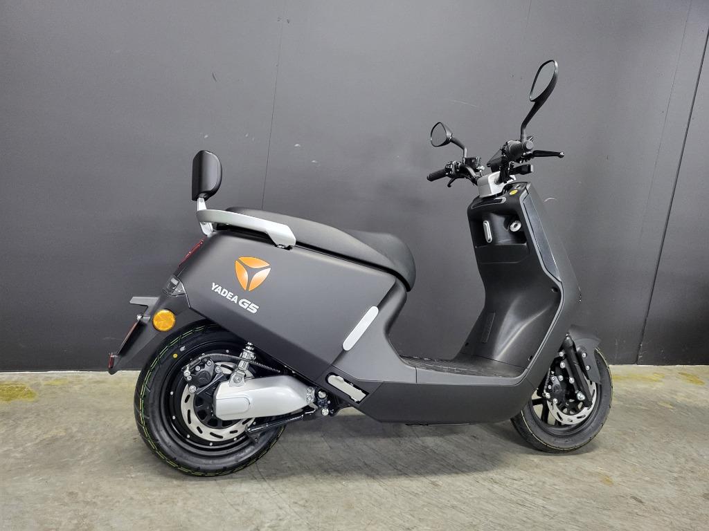 Yadea G5 2025 (25km/u) (2j garantie), Motoren, Bedrijf, Scooter