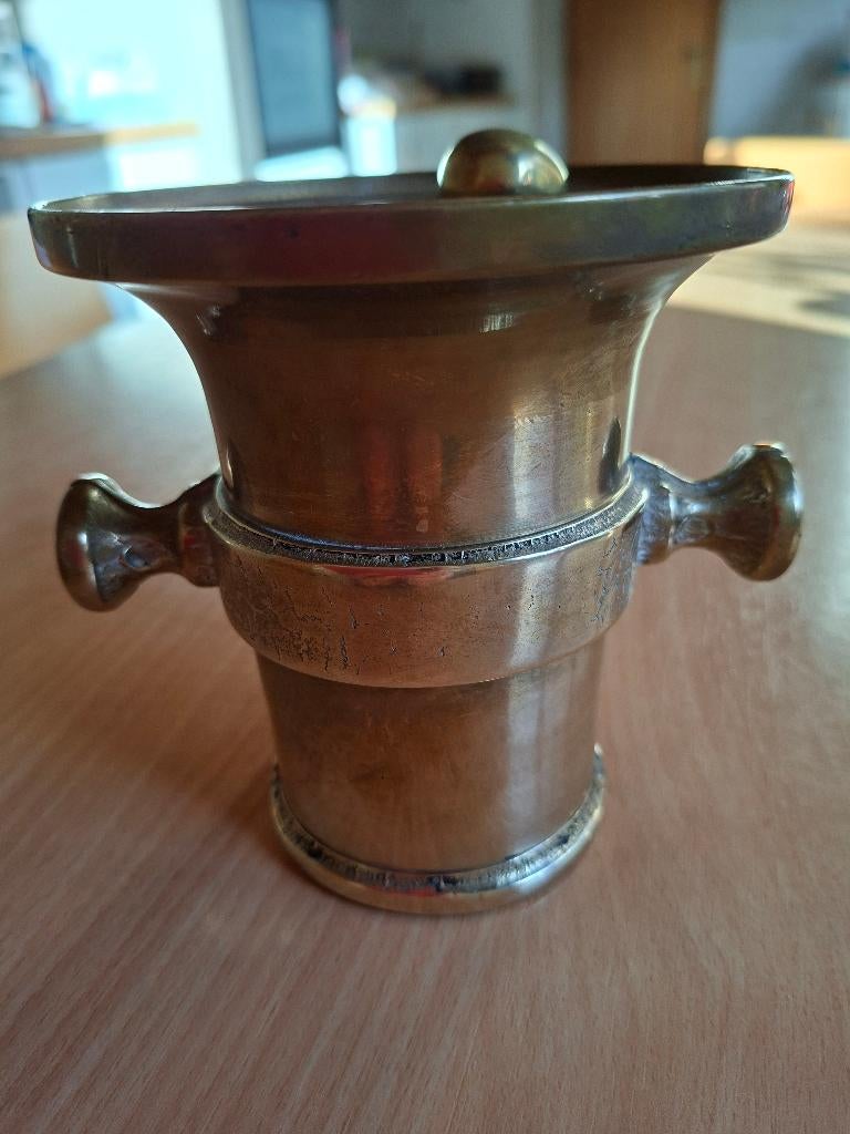 antieke vijzel met stamper, Ophalen, Brons