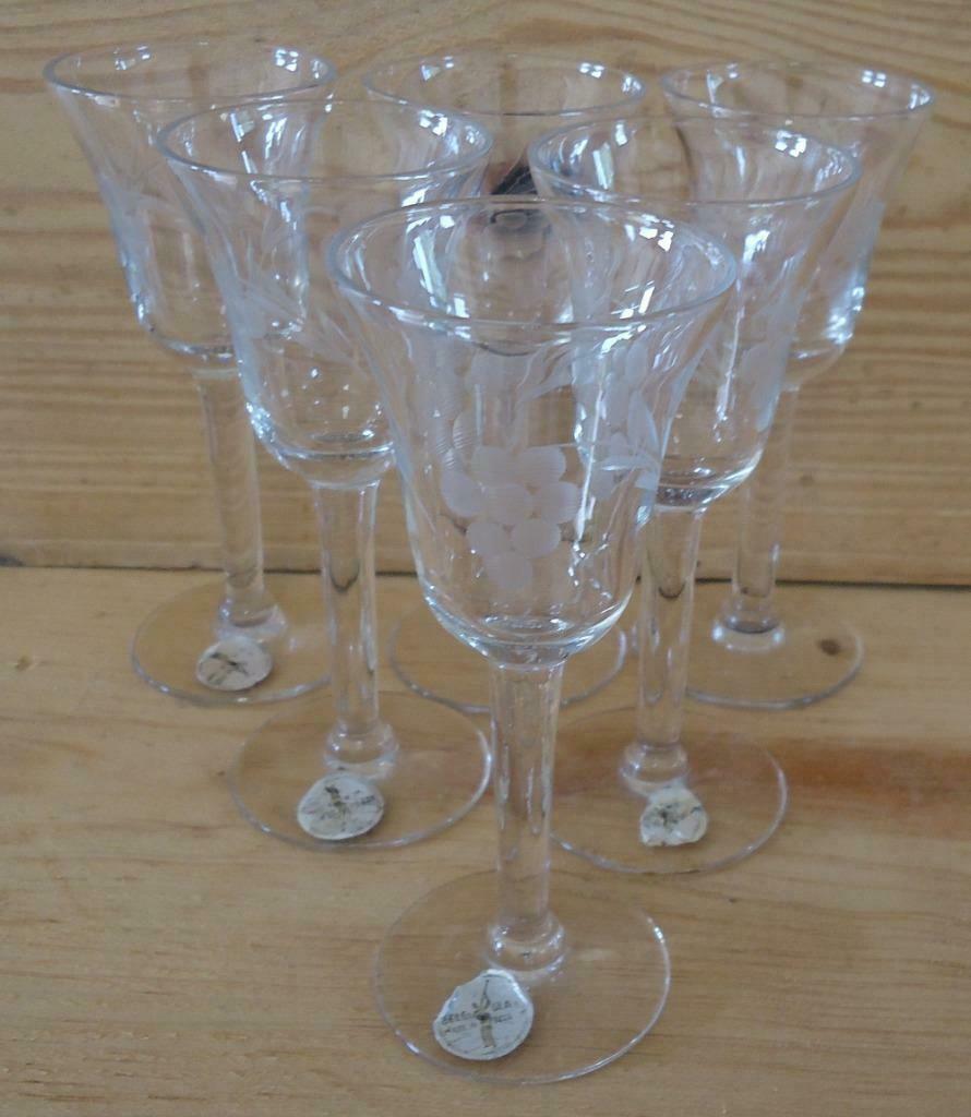 druppelglaasjes gegraveerde kelkglaasjes (6) Made in Belgium, Glas of Glazen, Ophalen of Verzenden, Overige stijlen, Glas