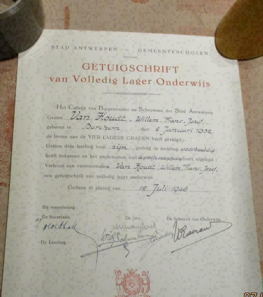 8 Oude Diplomas en Getuigschriften van de jaren 40, Antiek en Kunst, Curiosa en Brocante, Ophalen of Verzenden