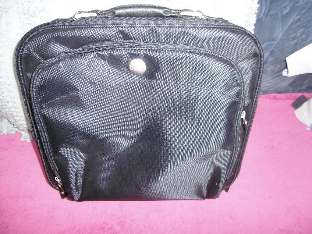 laptoptas merk "dell" in perfecte staat, Computers en Software, Ophalen of Verzenden, Zo goed als nieuw, Aktetas