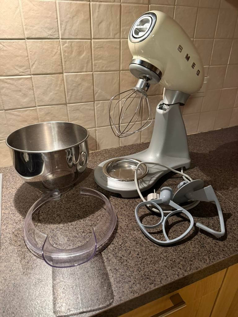 SMEG patissier, Ophalen, 4 liter of meer, 3 snelheden of meer, Zo goed als nieuw
