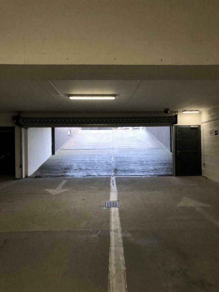Oostduinkerke Afgesl Garagebox onder Europaplein Jaarverhuur, Provincie West-Vlaanderen