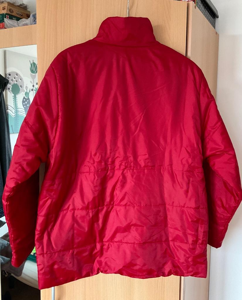 A vendre une veste homme/femme rouge, Rouge, Andere, Comme neuf, Enlèvement