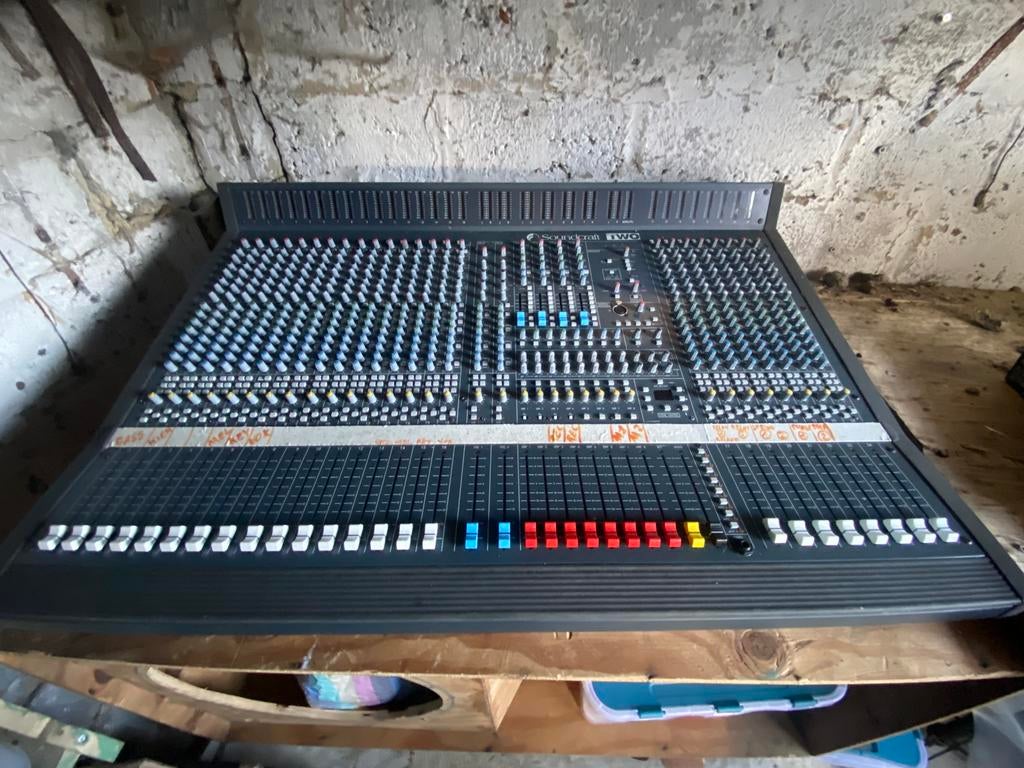 Mixeur 24 canaux Soundcraft série 2, Musique & Instruments, Tables de mixage, Enlèvement, Comme neuf
