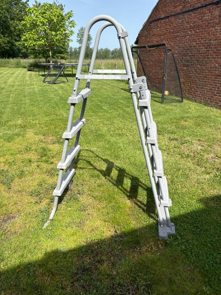 Zwembad ladder gratis, Ophalen, Zo goed als nieuw, Ladder