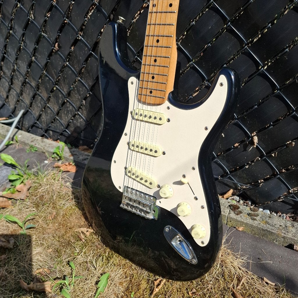 Squier Stratocaster Black Made in Korea 1993, Musique & Instruments, Enlèvement, Utilisé, Solid body, Fender