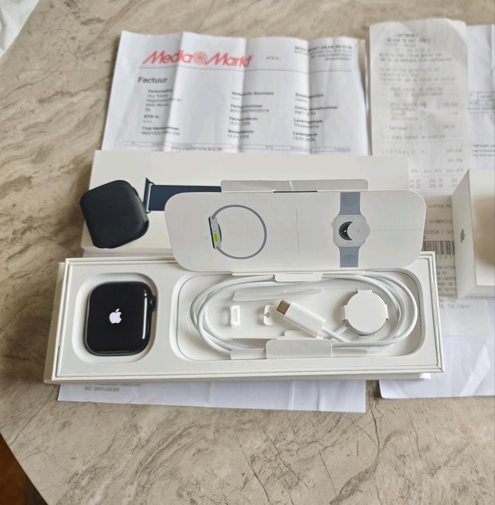 Apple watch 10 46mm gps splinternieuw, Handtassen en Accessoires, Smartwatches, Ophalen of Verzenden, GPS, Zwart