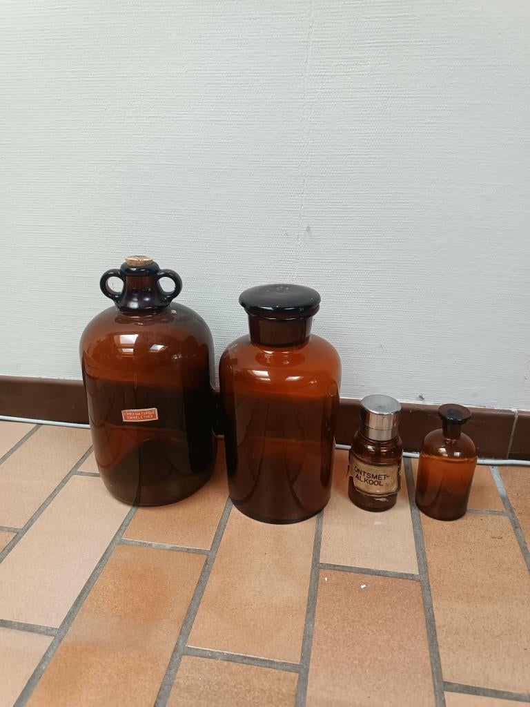 Antieke apotheker flessen, Ophalen