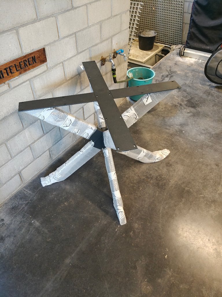Stalen poot tafel, Ophalen, Nieuw, Vijf personen of meer, Metaal