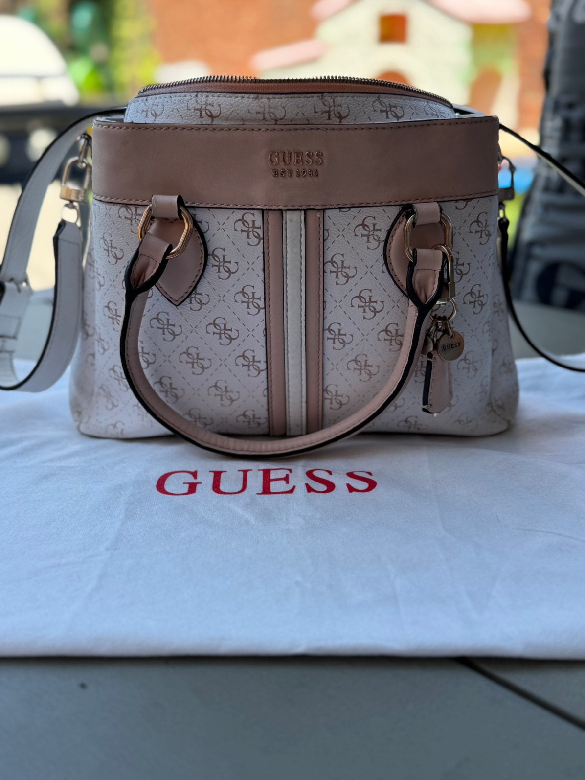 Mooie handtas van Guess, Handtassen en Accessoires, Tassen | Damestassen, Ophalen, Gebruikt