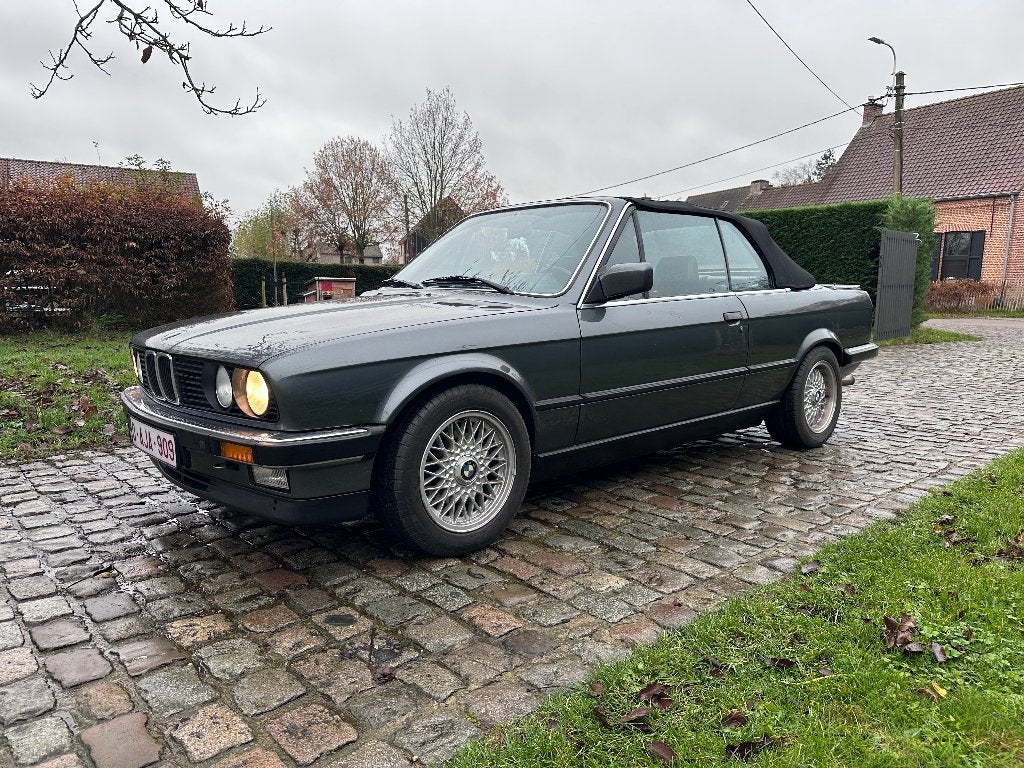BMW E30 325i Cabrio, Auto's, Achterwielaandrijving, Zwart, Cabriolet, Leder