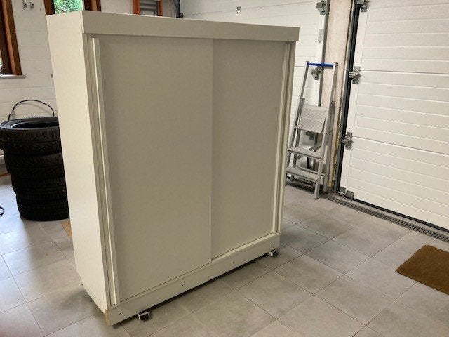 stevige kast met schuifdeuren, Ophalen, Gebruikt, 100 tot 150 cm, 100 tot 150 cm