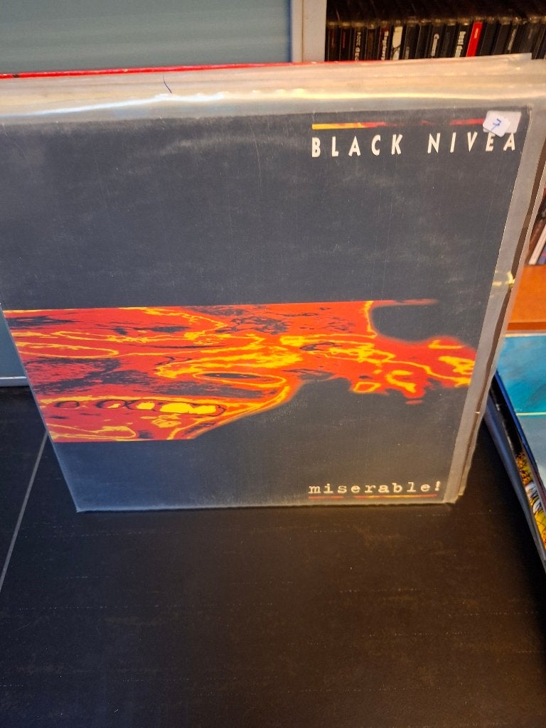 lp - black nivea - miserable - bak 5, Autres genres, Avec pochette intérieure, Enlèvement ou Envoi, Comme neuf