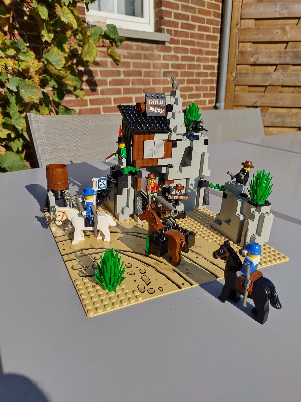 Lego 7661 Bandit's Secret Hideout, Ophalen, Lego, Zo goed als nieuw, Compleet