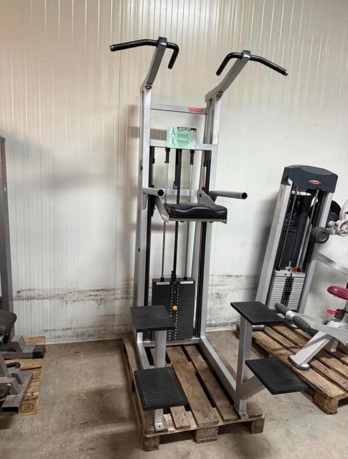 Star Trac Chin dip assist / Dips / pull up machine, Enlèvement, Utilisé, Bras, Autres types