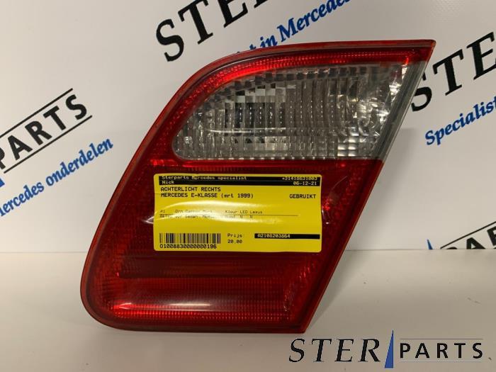 Feu arrière droit d'un Mercedes E-Klasse, 3 mois de garantie, Utilisé, -, -