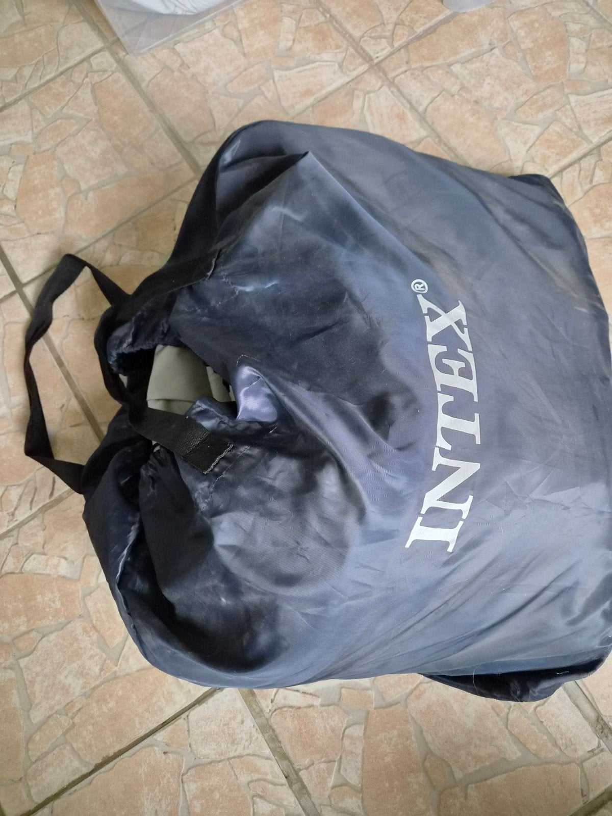 Zelfopblazende luchtmatras Intex, Caravanes & Camping, Enlèvement, Pompe intégrée, Comme neuf, 2 personnes