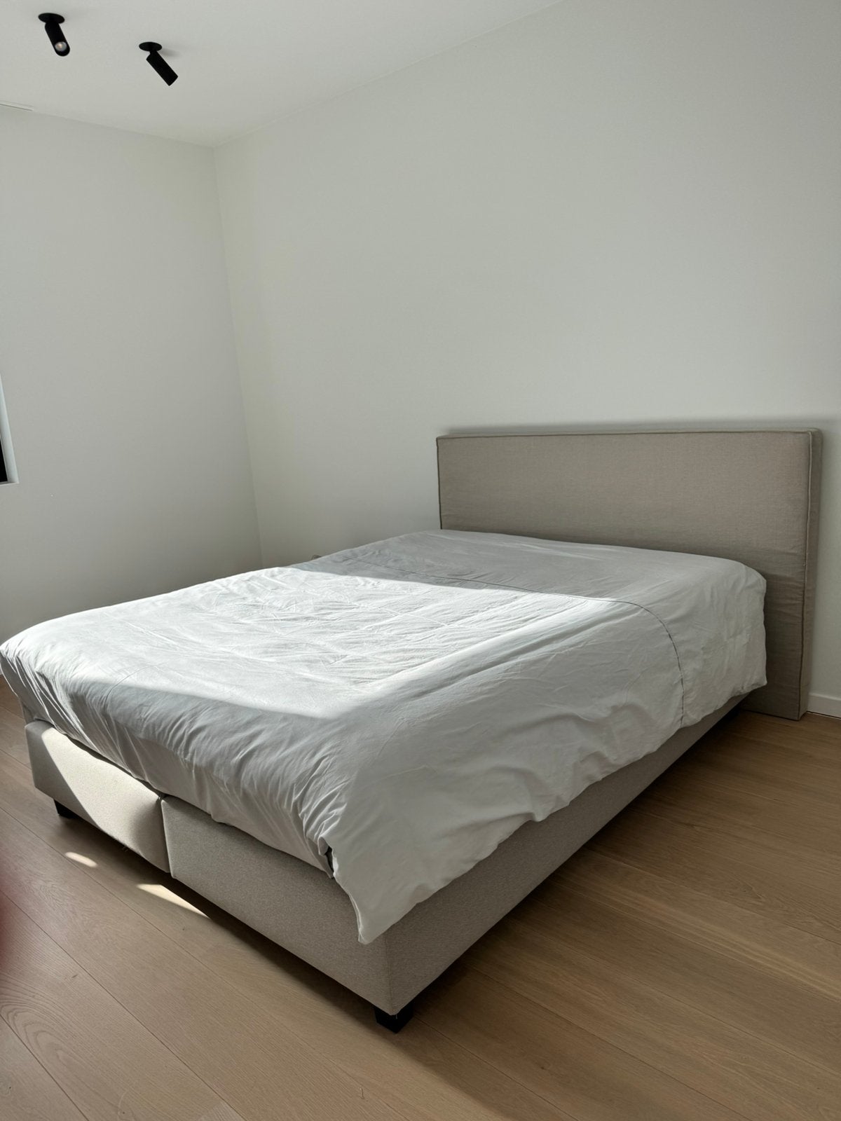Luxe boxspring -160x200 cm - perfecte staat, Ophalen, Zo goed als nieuw, Beige, 200 cm