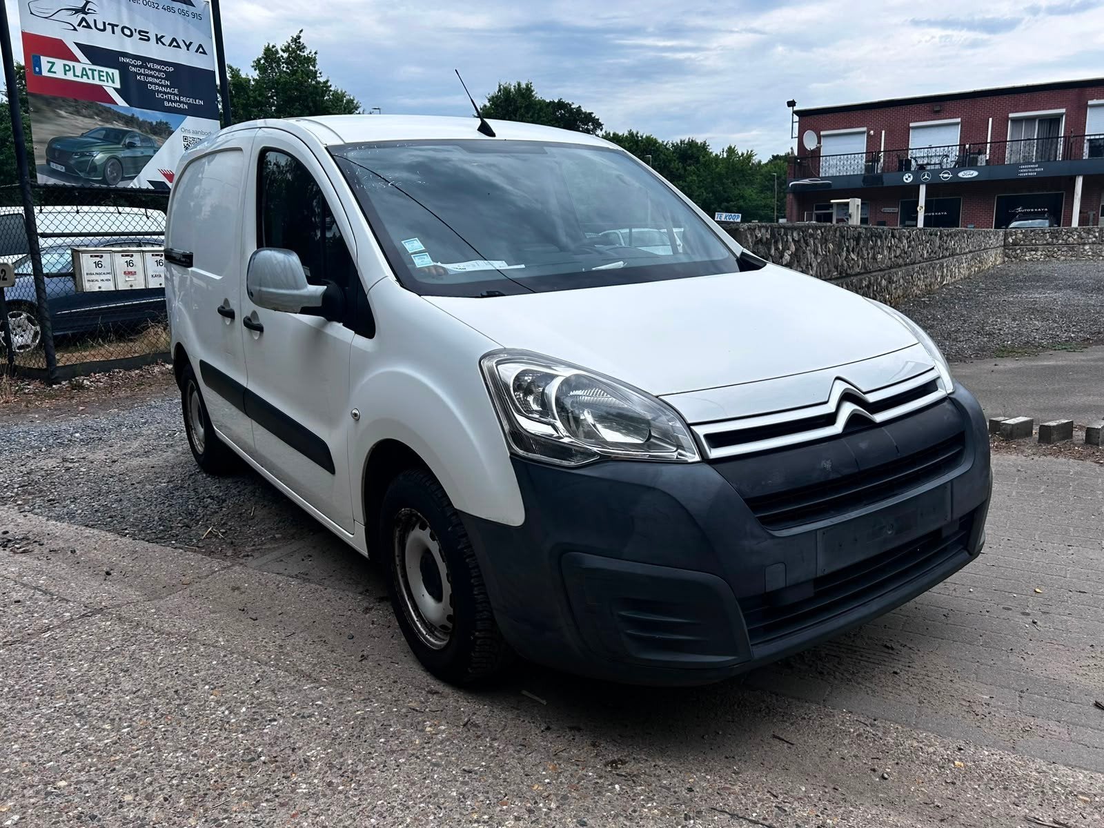 Cietroen berlingo 1.6 diesel 182000 km bj 7/2016, Auto's, Voorwielaandrijving, Euro 5, Stof, Zwart