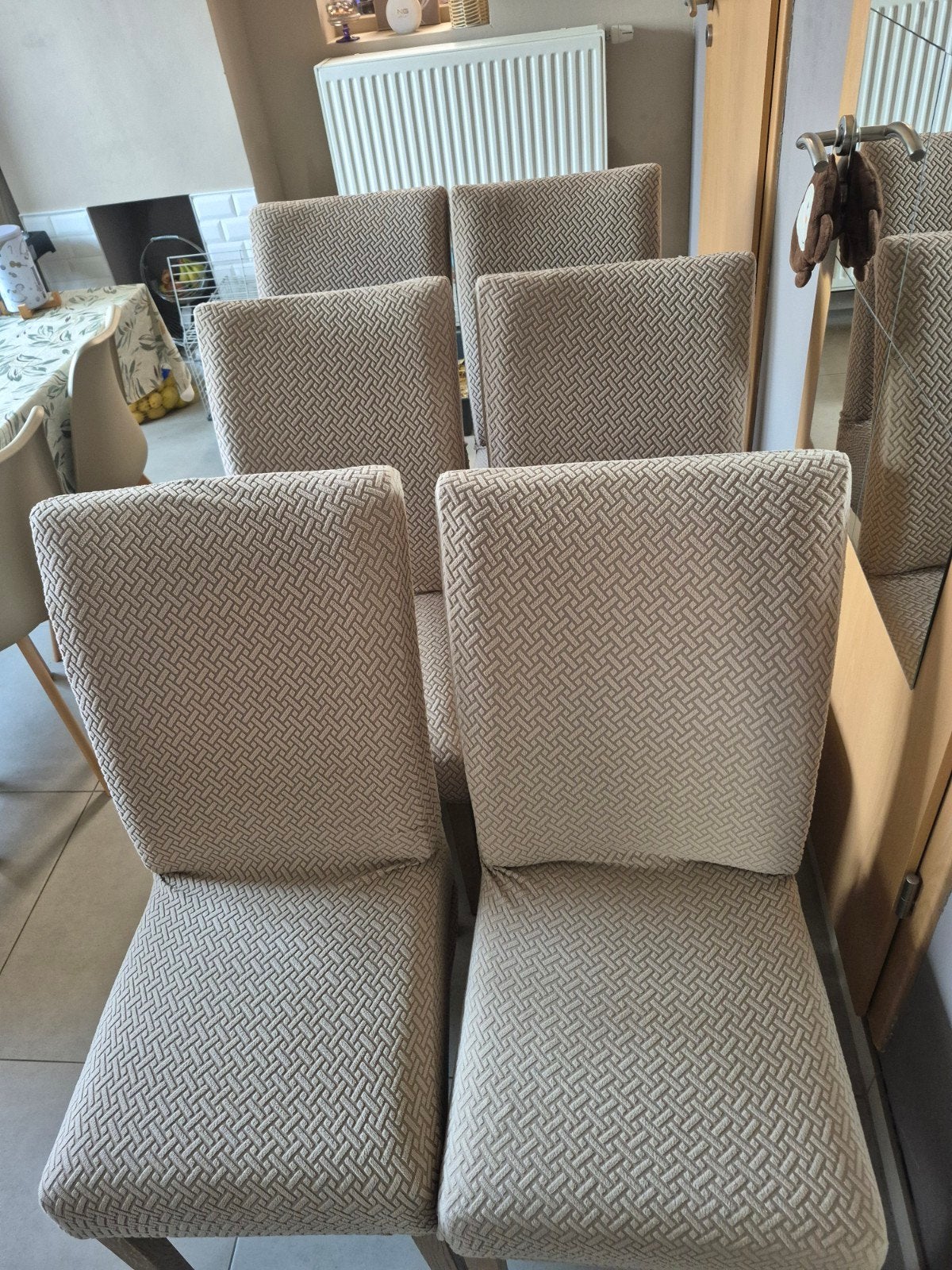 6 chaises à donner, Enlèvement