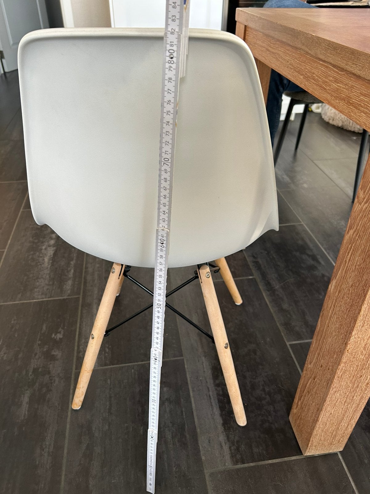 Stoelen Wit met houten poten, Ophalen, Gebruikt, Wit, Kunststof