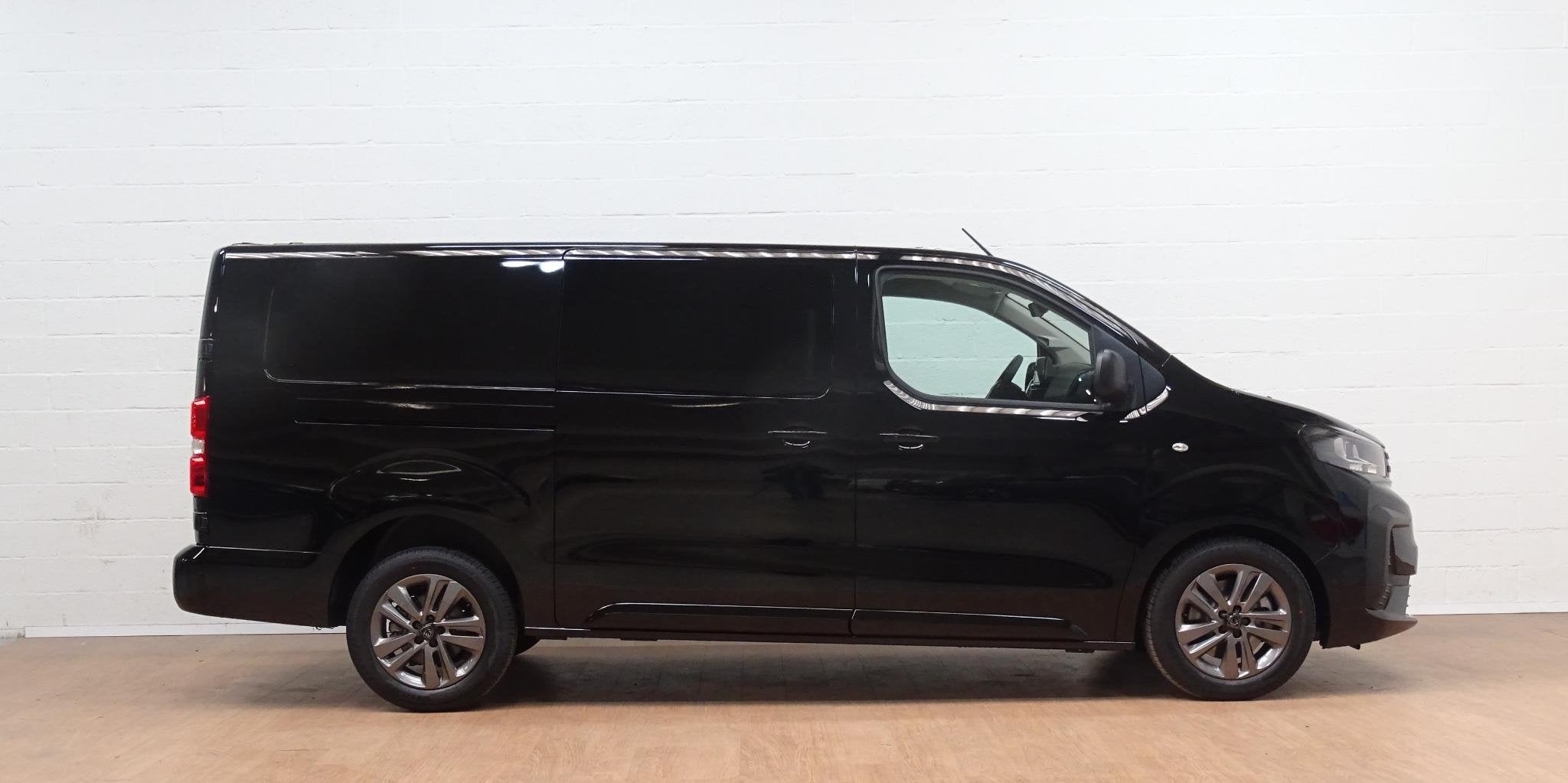 Peugeot Expert Long DC L3 2.2 BlueHDi 180 EAT8, Auto's, 4 deurs, Stof, Zwart, 4 cilinders