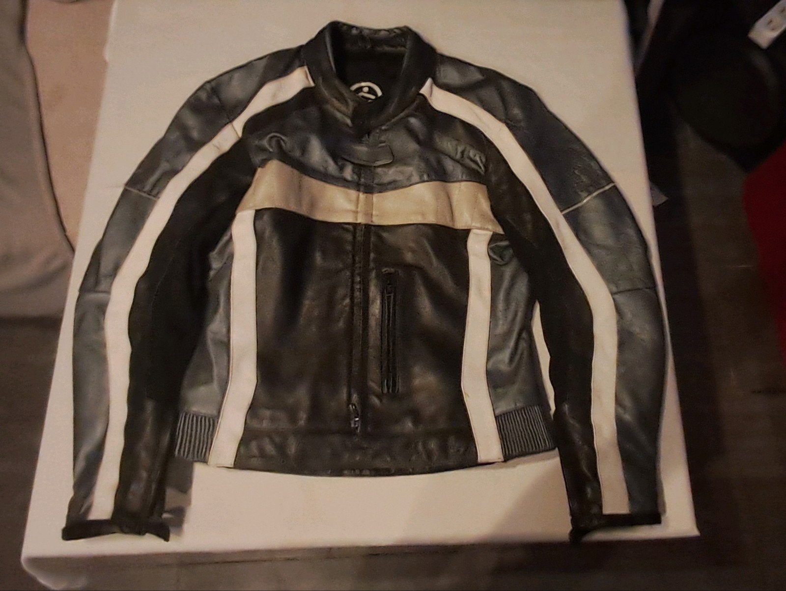 leren motorjas M48, Motoren, Ophalen