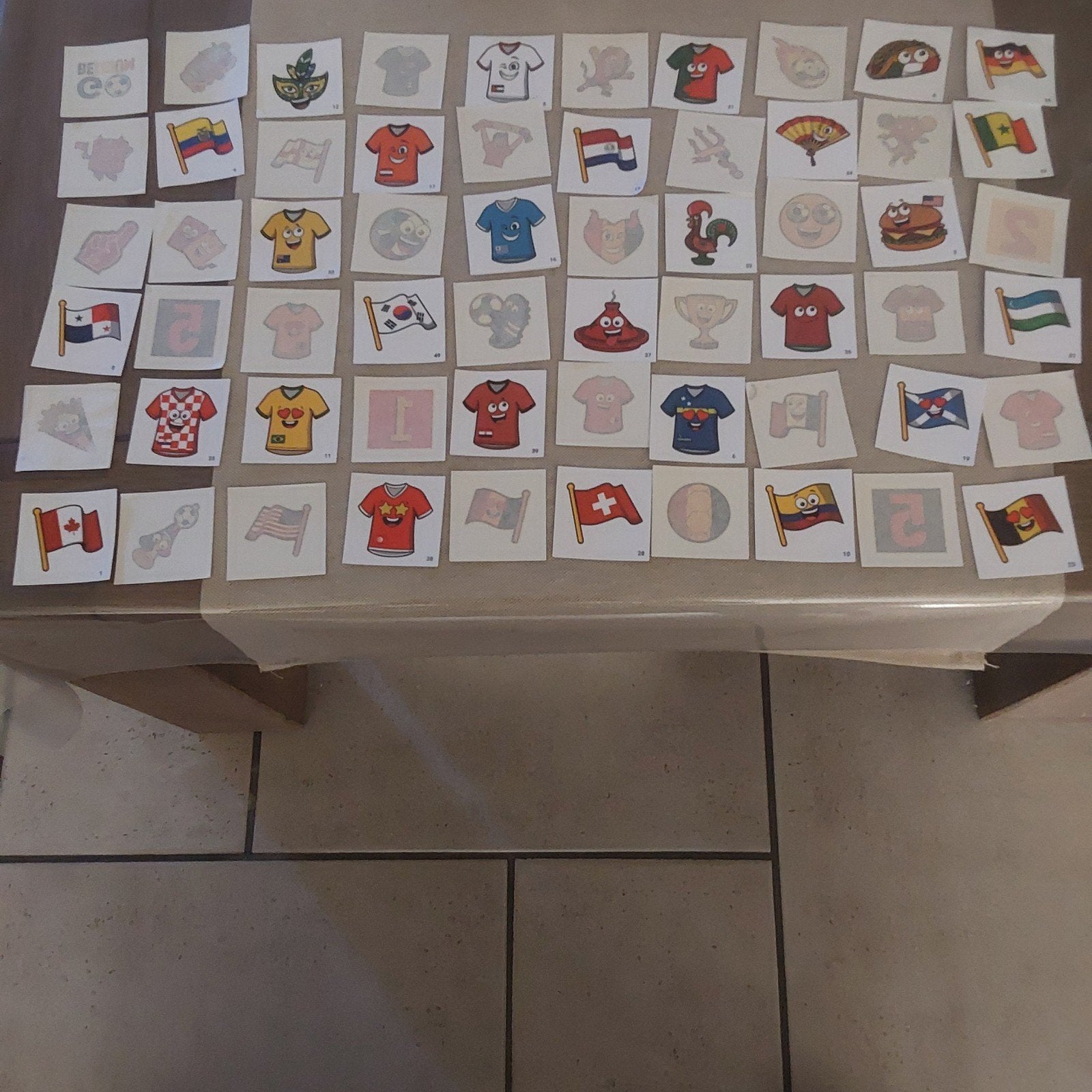 60 verschillende stickers van voetbal van ad delhaize, Enlèvement ou Envoi