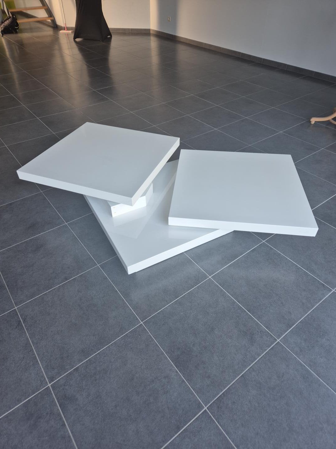 Table basse design blanche modulable – 2 plateaux pivotants