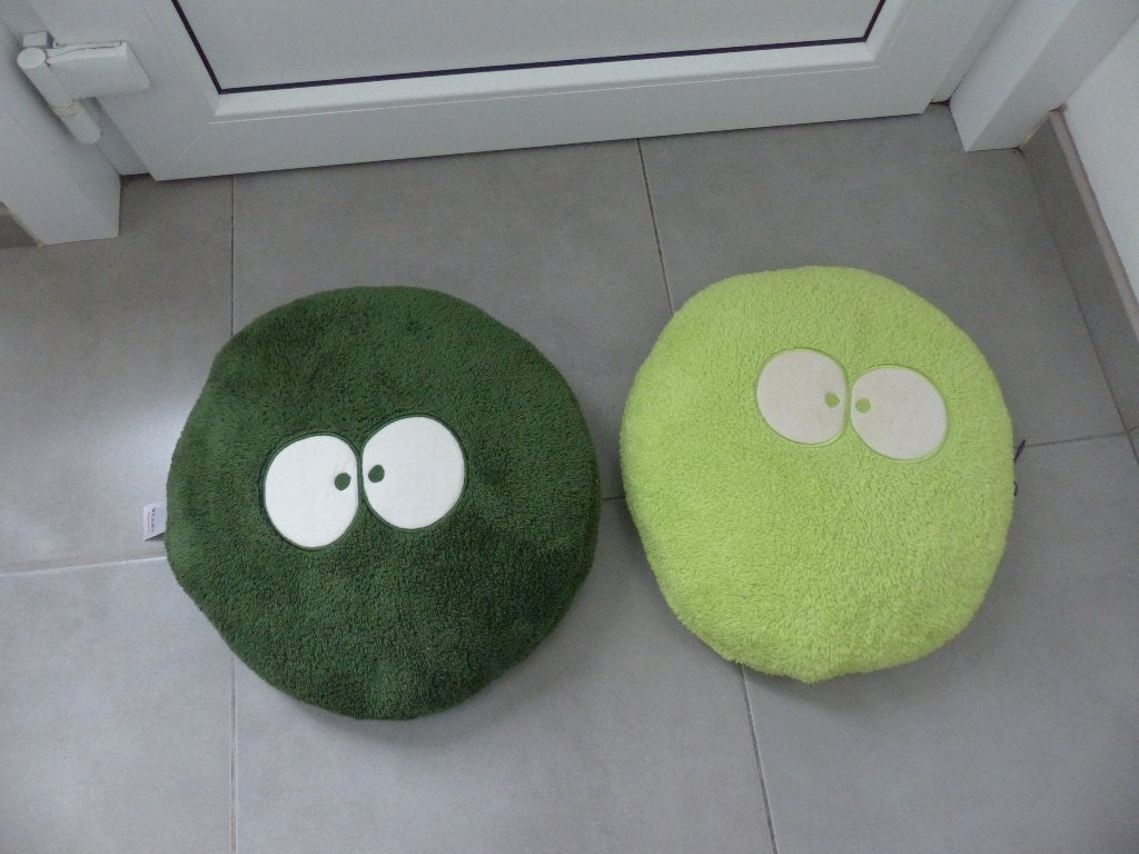 Woody 2 mooie ronde sierkussens - samen € 12, Huis en Inrichting, Ophalen of Verzenden, Gebruikt, Groen