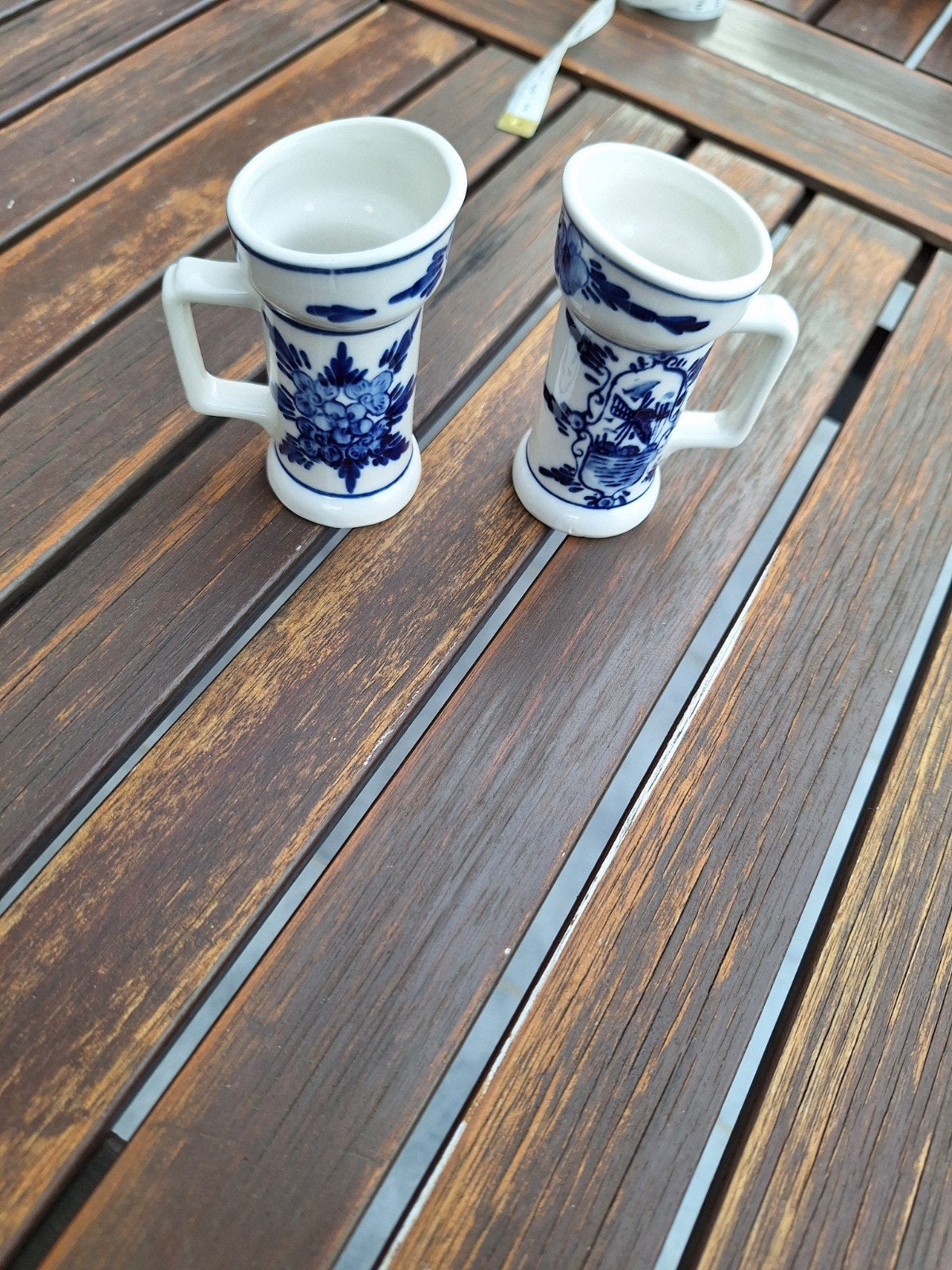 2 kleine mokken/kannen in Delftse stijl