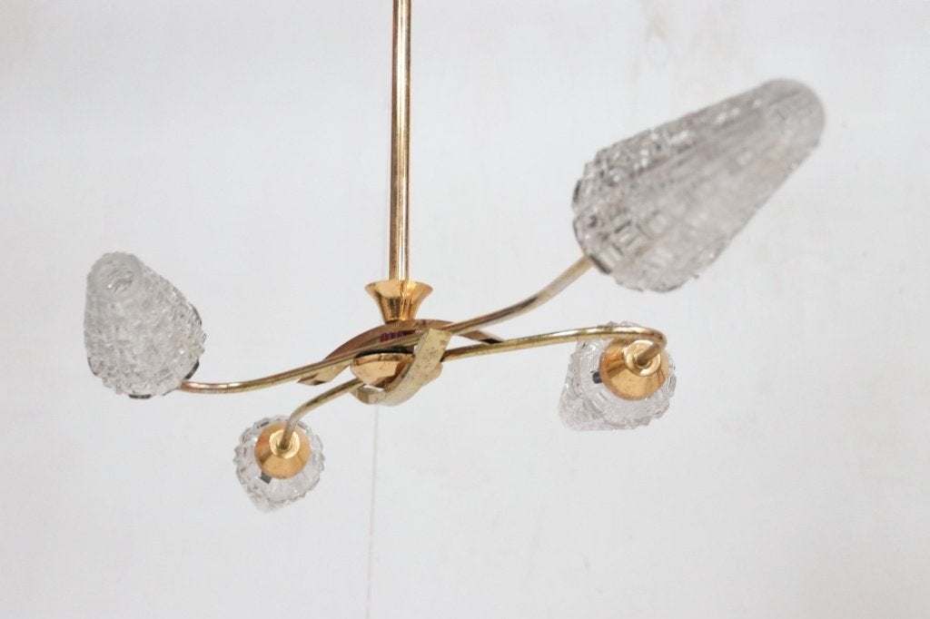 Vintage messing hanglamp, vier glazen kappen, jaren 50–60, Ophalen, Gebruikt, Glas, Mid-century, jaren 50-60