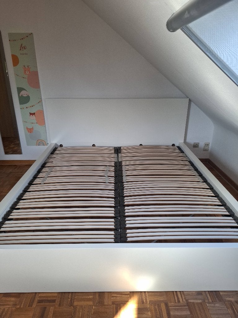 Bed met 2 lattenbodems Beka, Huis en Inrichting, Ophalen, Gebruikt, Wit, Tweepersoons